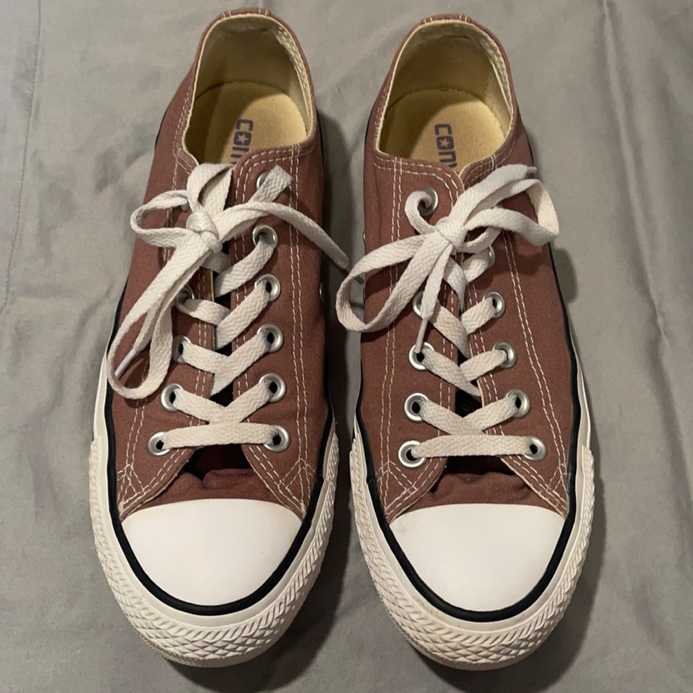 Converse size 9 light maroon colored shoes